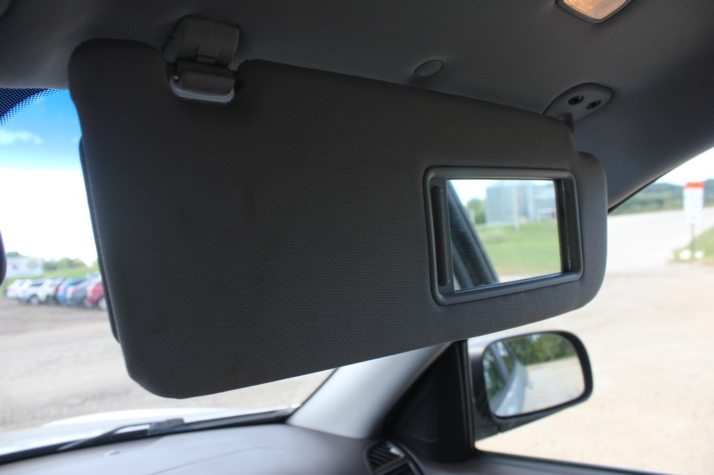 Photo 23 of this HYUNDAI SANTA FE