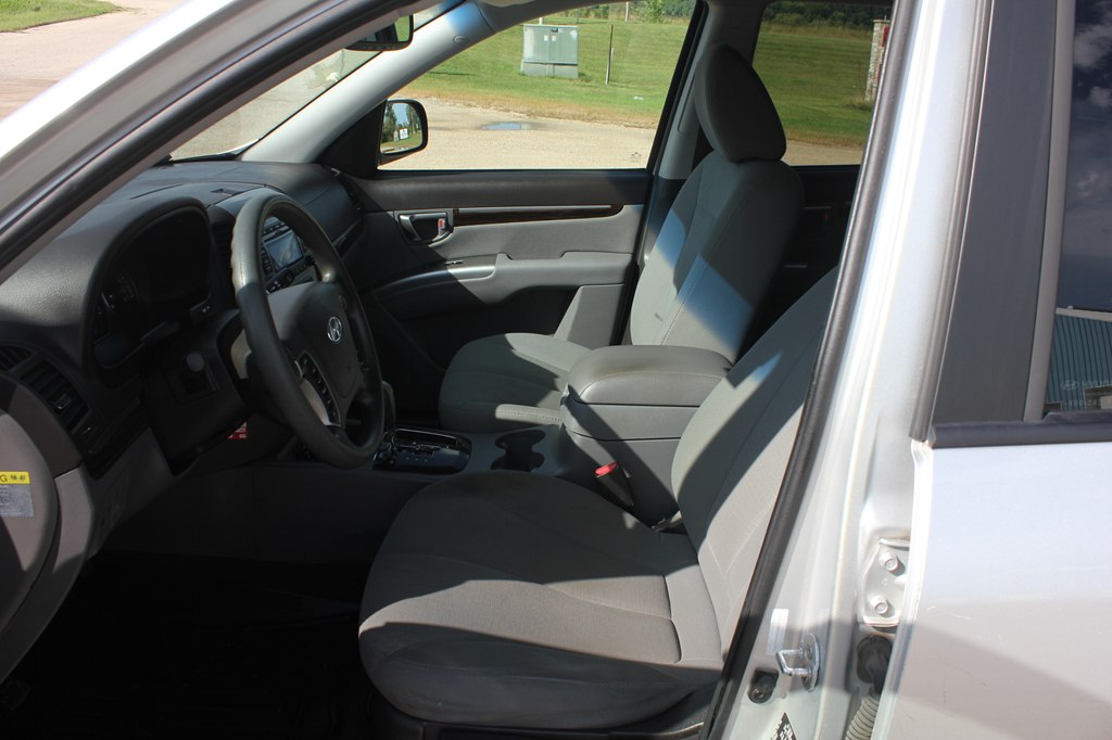 Photo 27 of this HYUNDAI SANTA FE
