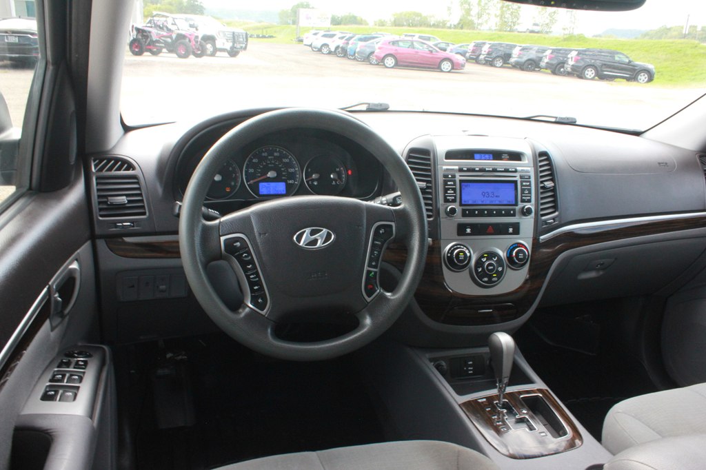 Photo 9 of this HYUNDAI SANTA FE