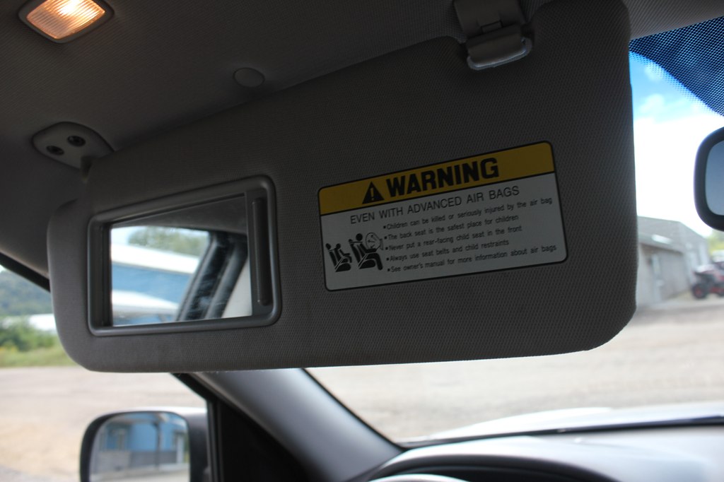 Photo 24 of this HYUNDAI SANTA FE