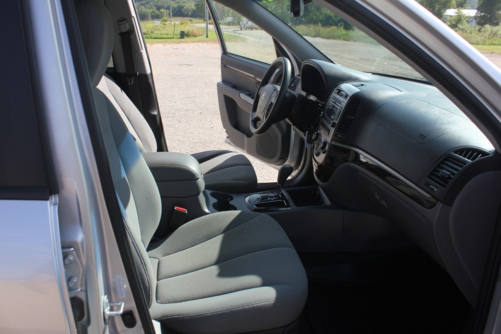 Photo 30 of this HYUNDAI SANTA FE
