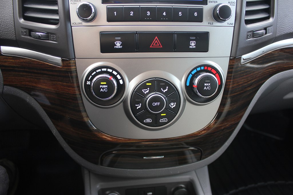 Photo 18 of this HYUNDAI SANTA FE