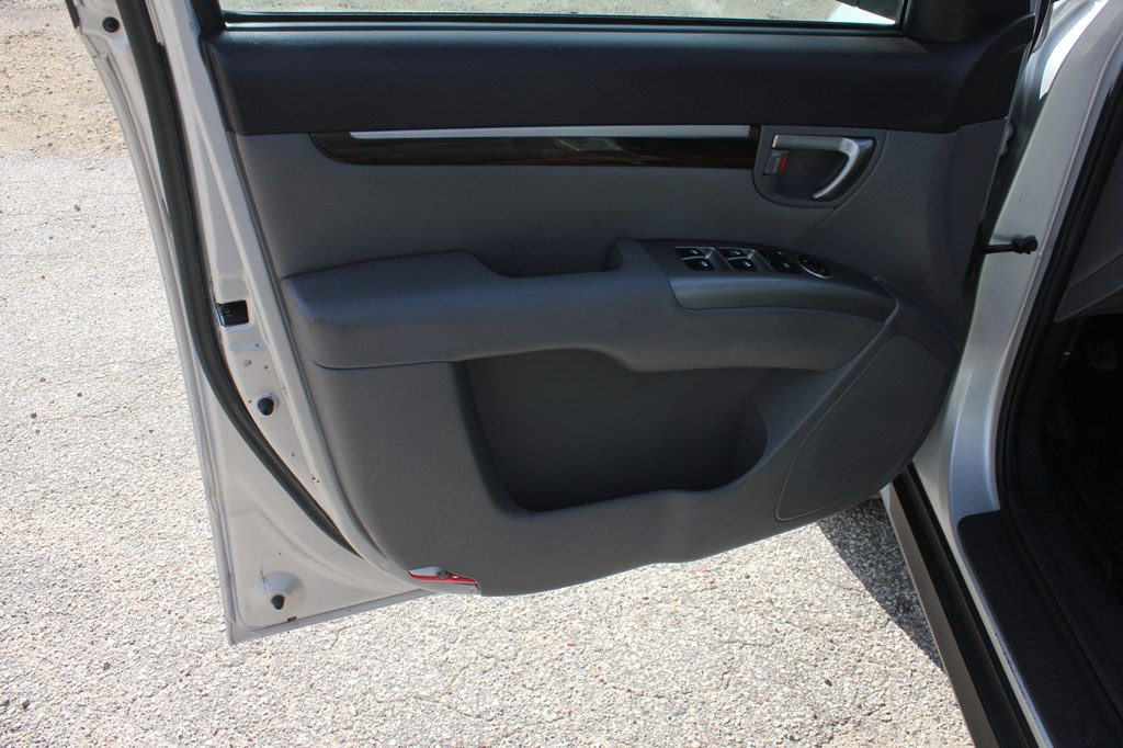 Photo 25 of this HYUNDAI SANTA FE