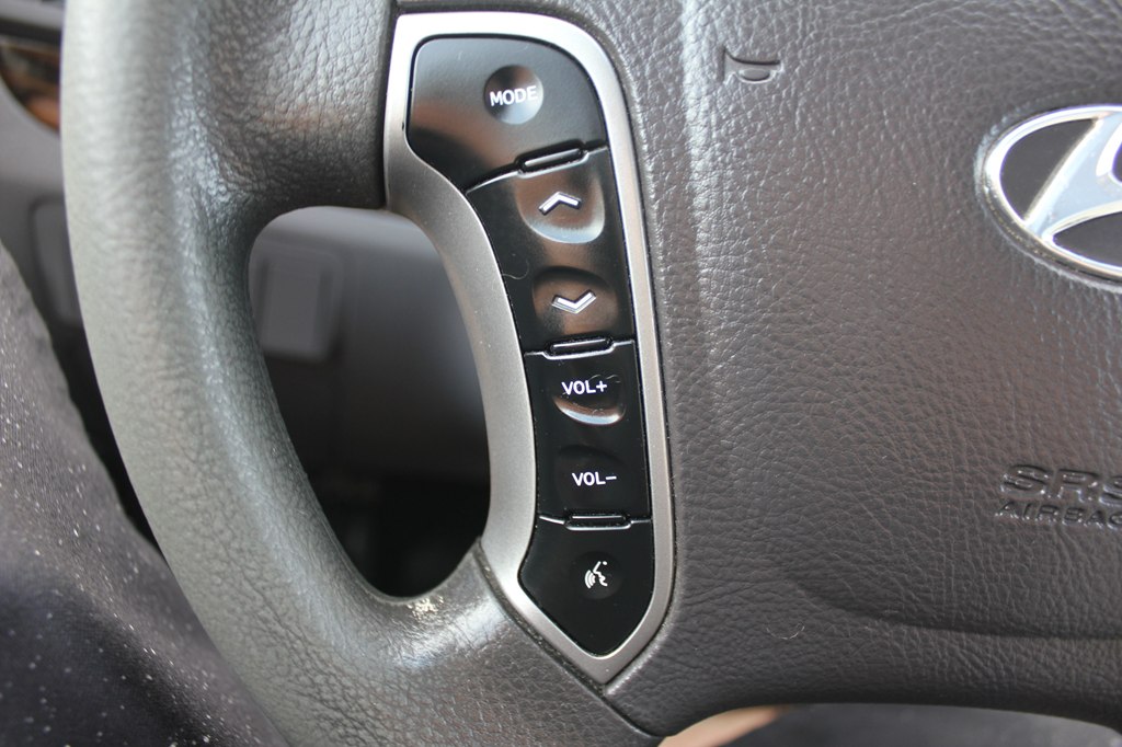Photo 12 of this HYUNDAI SANTA FE