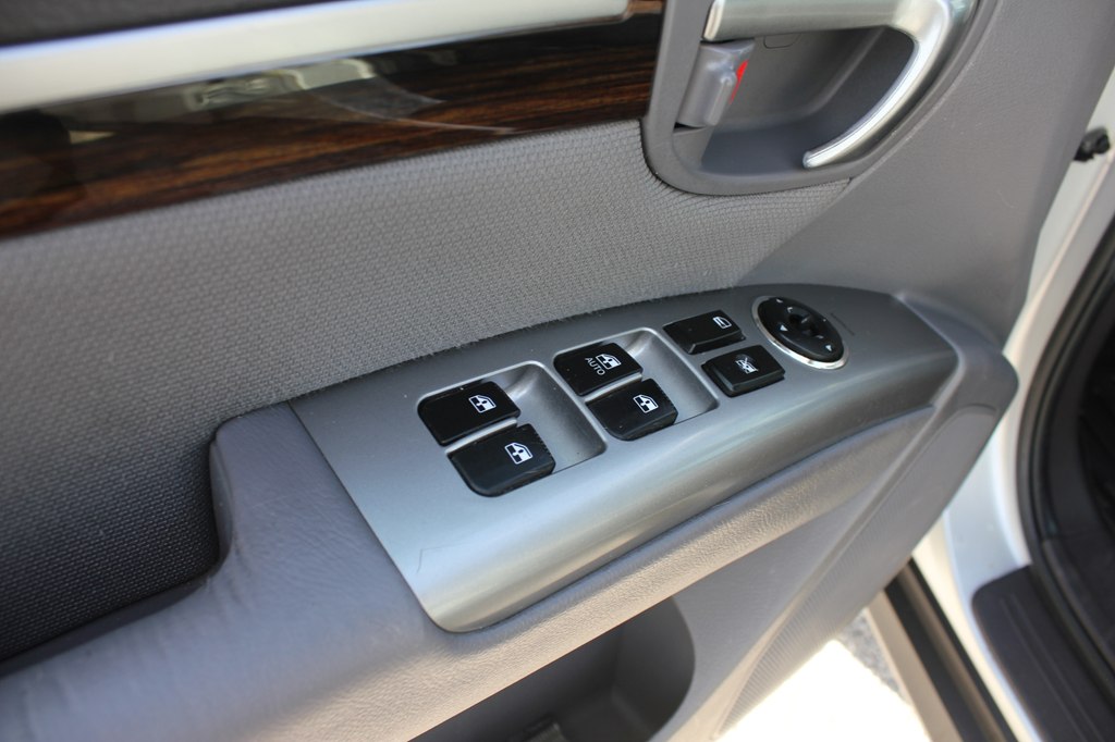 Photo 26 of this HYUNDAI SANTA FE