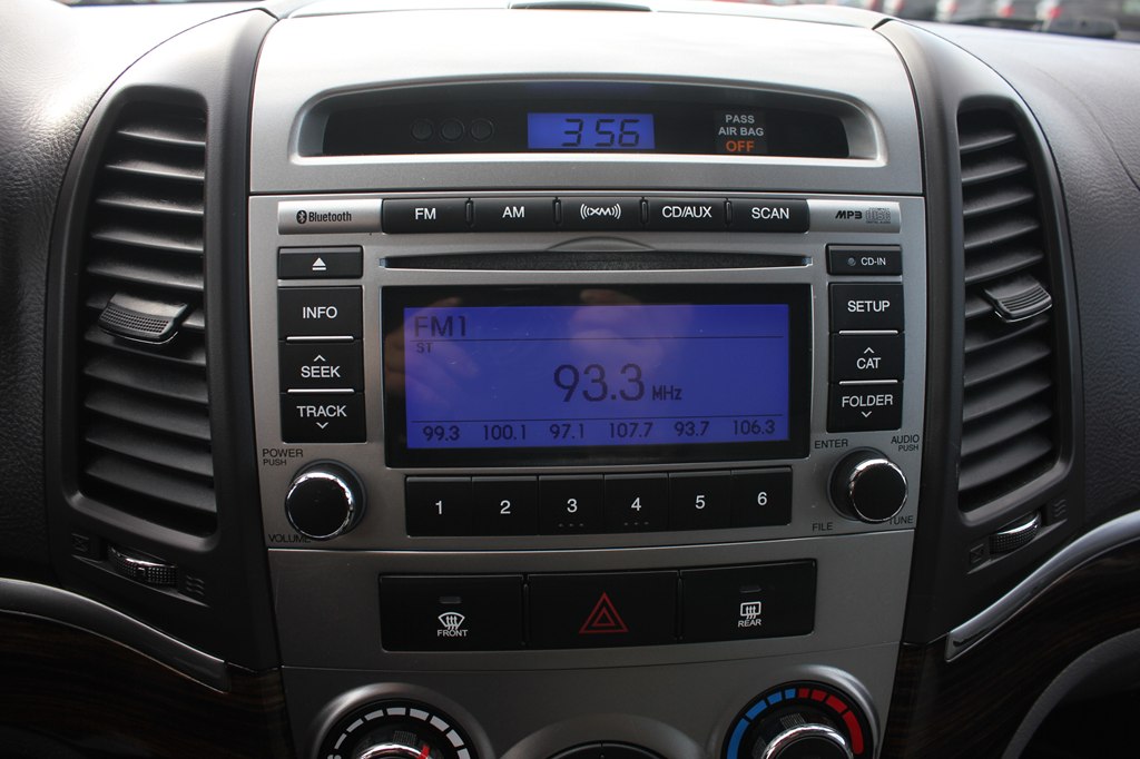 Photo 17 of this HYUNDAI SANTA FE