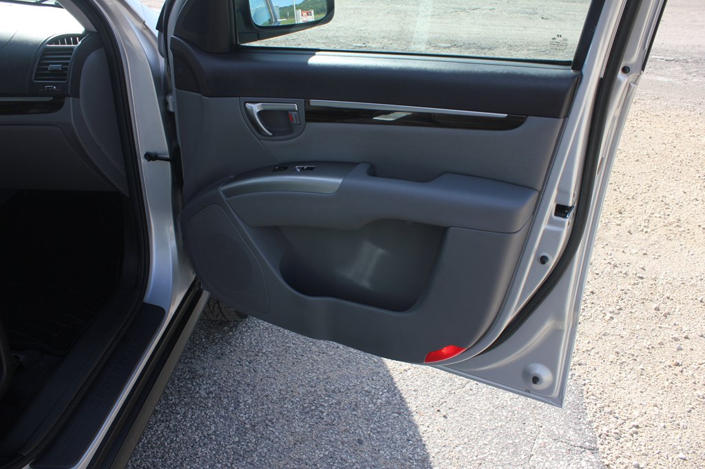 Photo 29 of this HYUNDAI SANTA FE