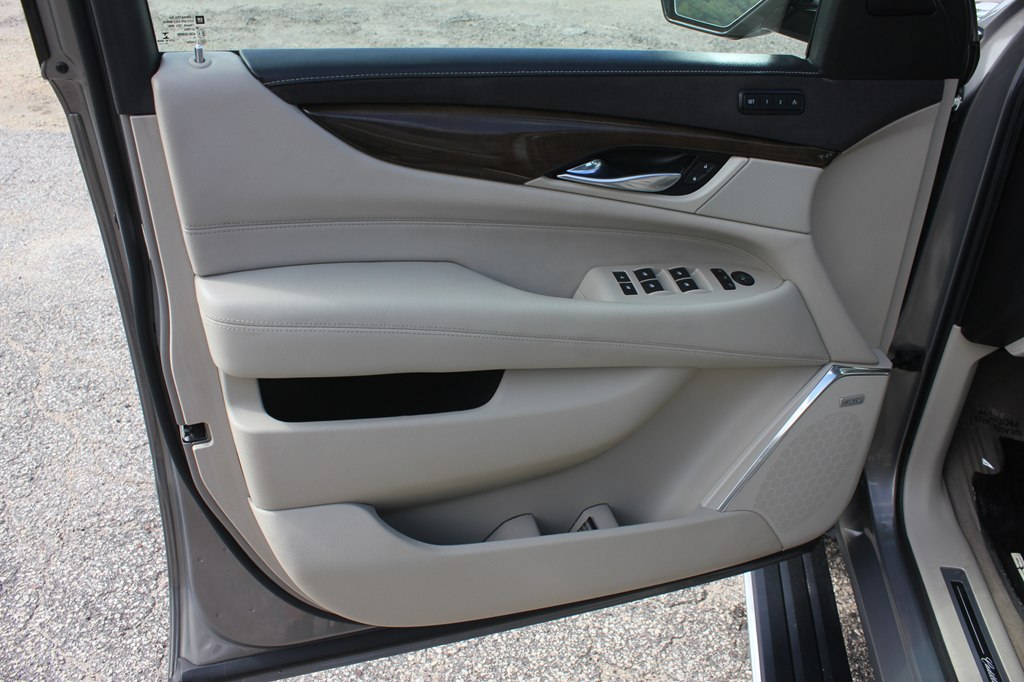 Photo 28 of this CADILLAC ESCALADE