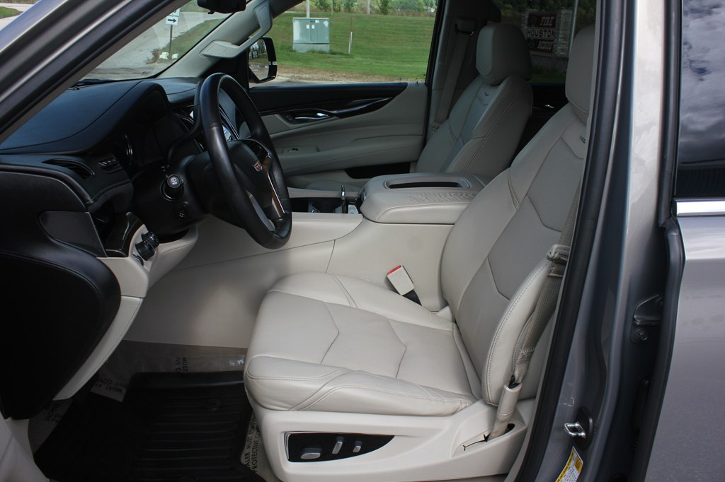 Photo 30 of this CADILLAC ESCALADE
