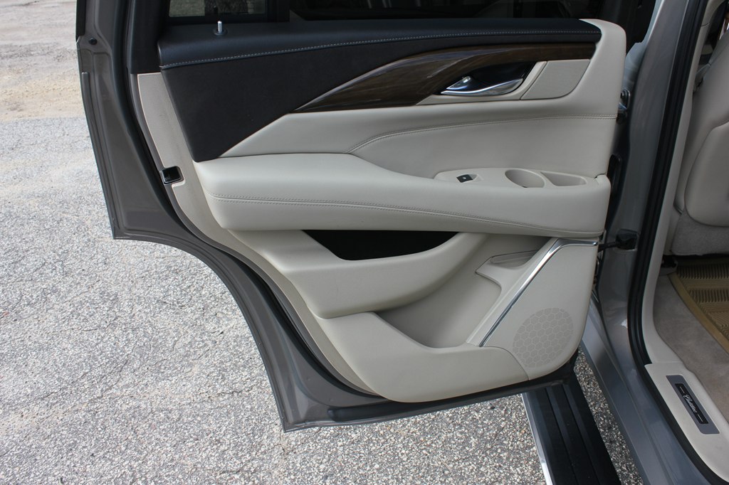 Photo 41 of this CADILLAC ESCALADE