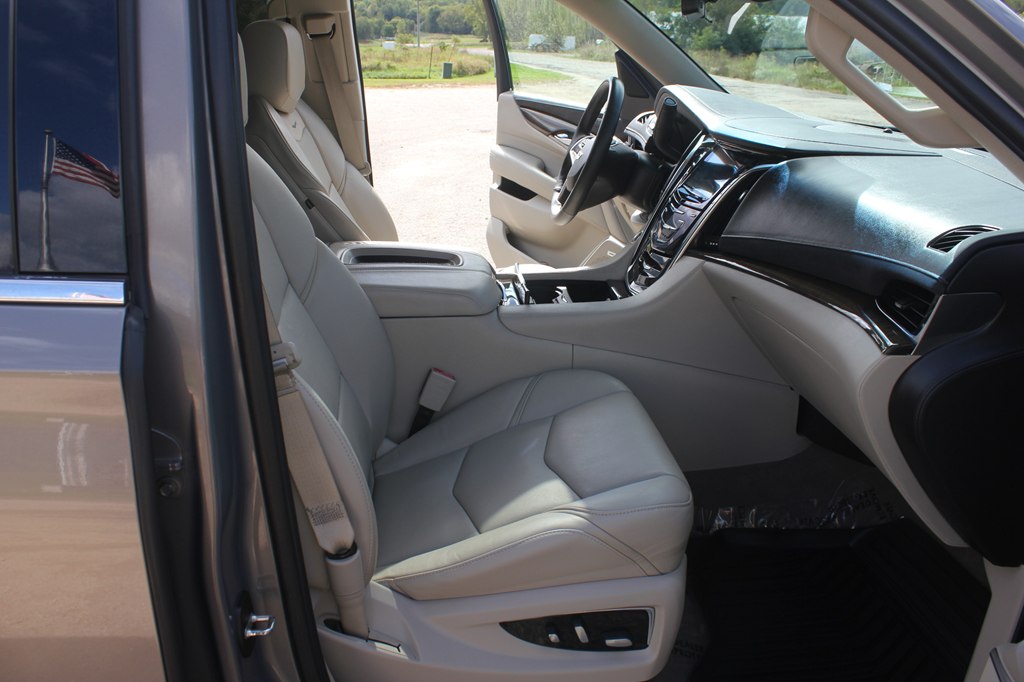 Photo 33 of this CADILLAC ESCALADE