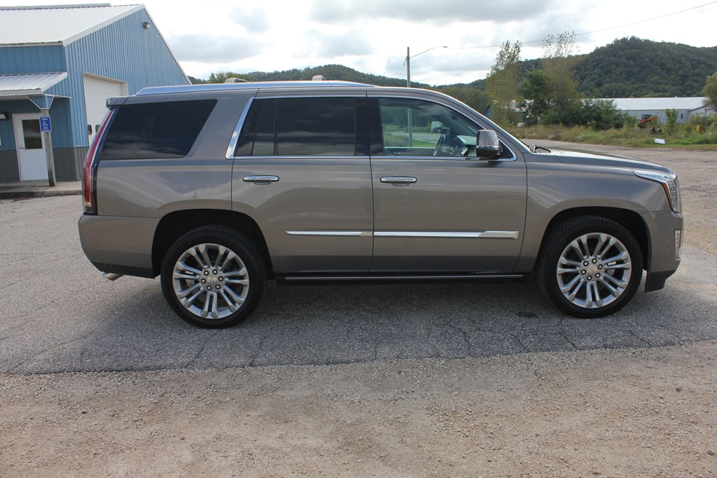 Photo 4 of this CADILLAC ESCALADE