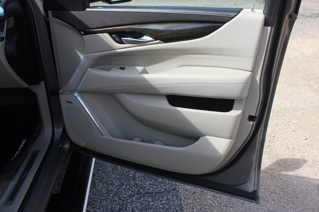 Photo 32 of this CADILLAC ESCALADE
