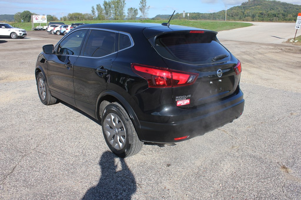 Photo 7 of this NISSAN ROGUE SPORT