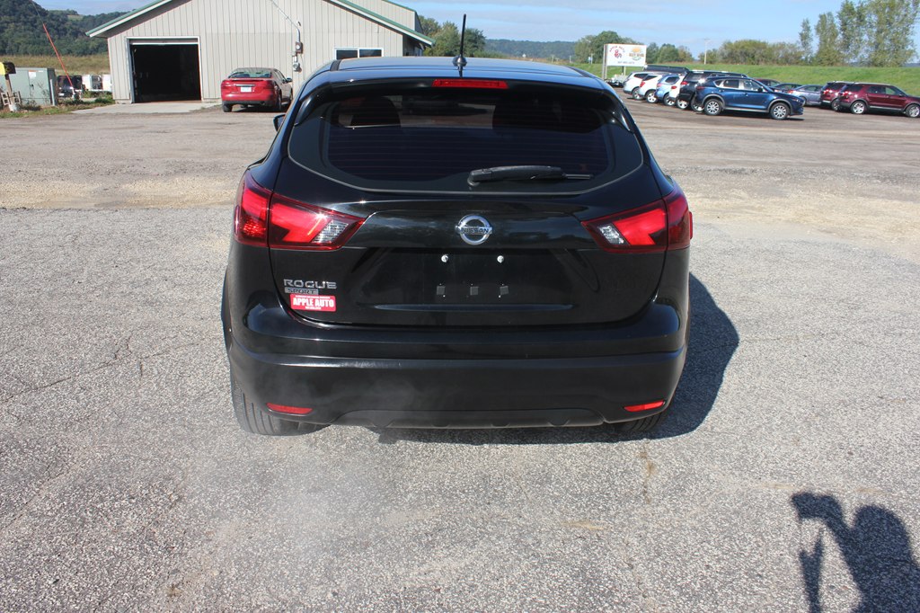 Photo 6 of this NISSAN ROGUE SPORT
