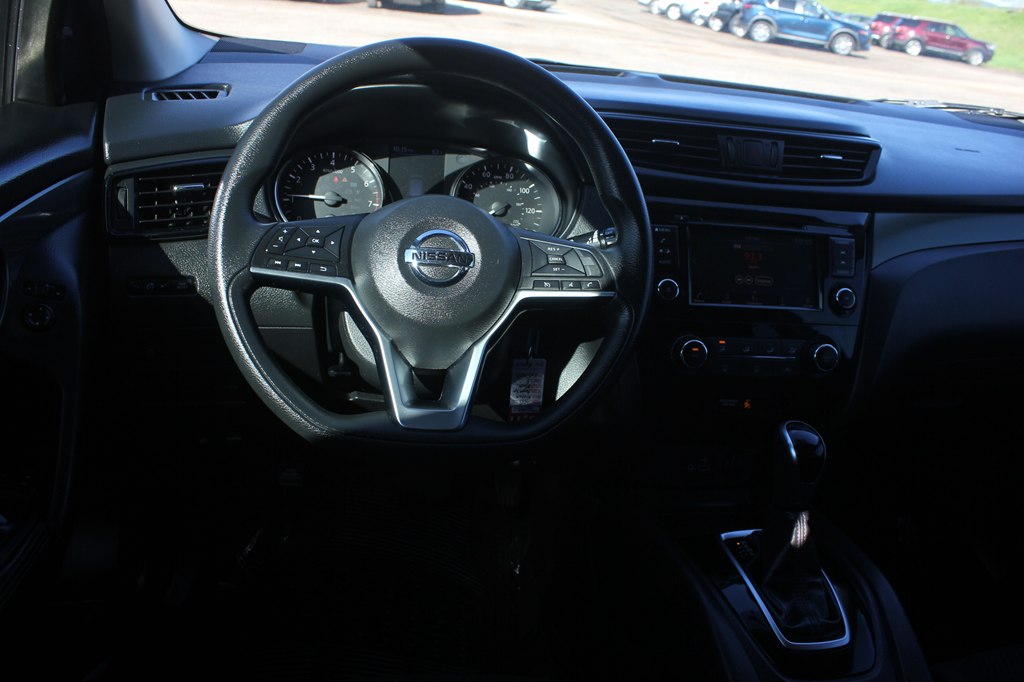 Photo 9 of this NISSAN ROGUE SPORT