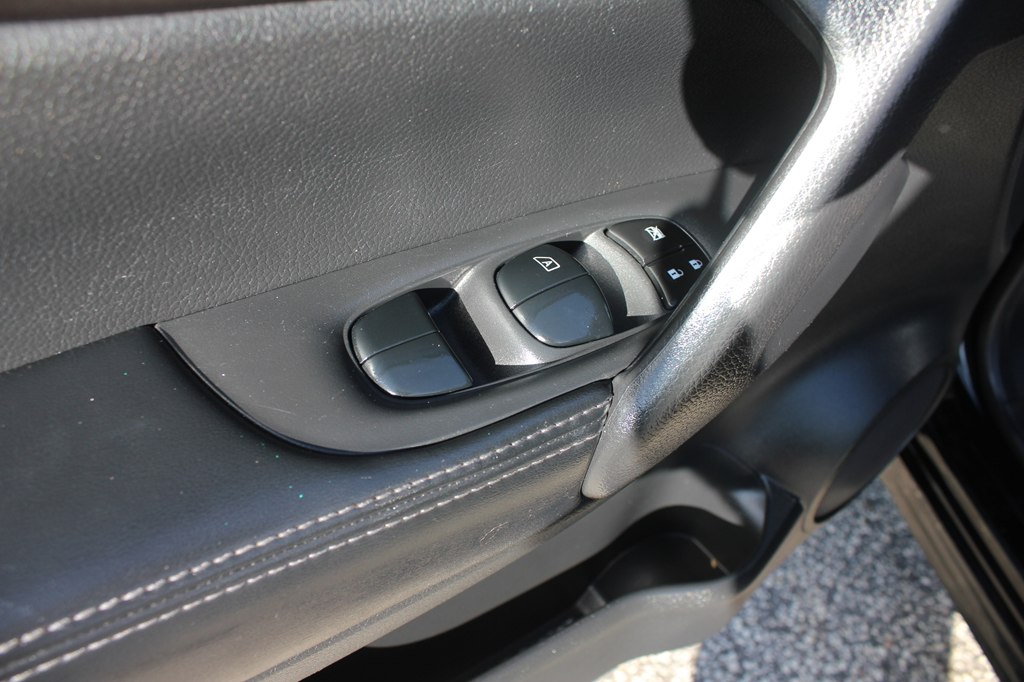 Photo 27 of this NISSAN ROGUE SPORT