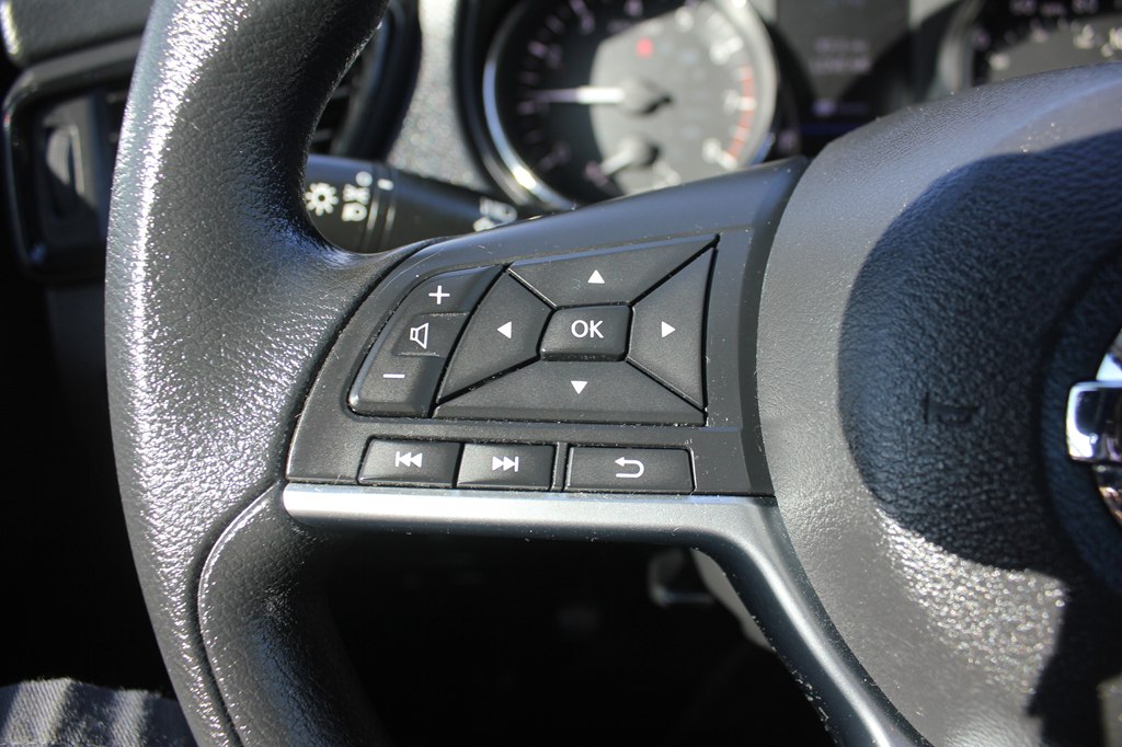 Photo 12 of this NISSAN ROGUE SPORT
