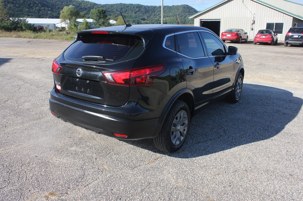 Photo 5 of this NISSAN ROGUE SPORT