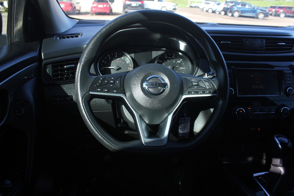 Photo 10 of this NISSAN ROGUE SPORT
