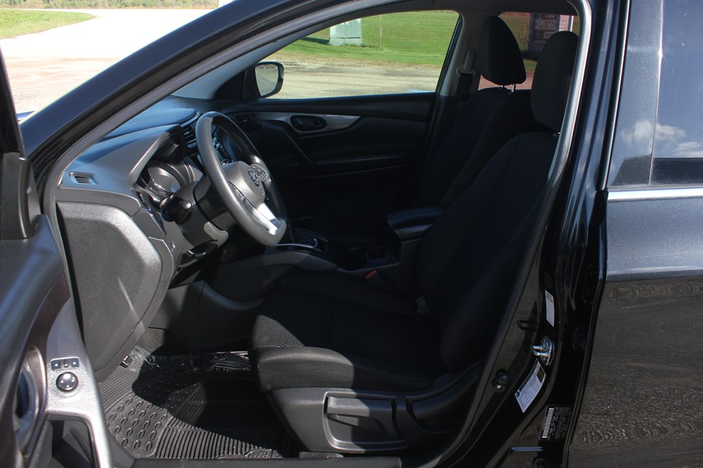 Photo 28 of this NISSAN ROGUE SPORT