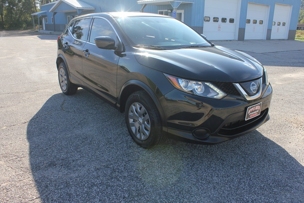 Photo 3 of this NISSAN ROGUE SPORT