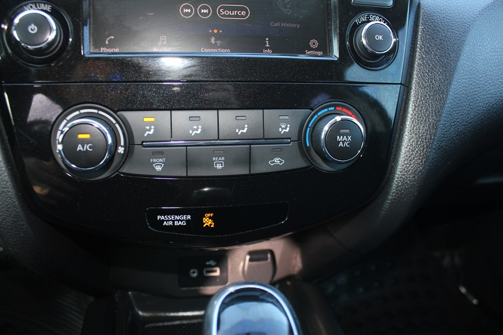 Photo 18 of this NISSAN ROGUE SPORT