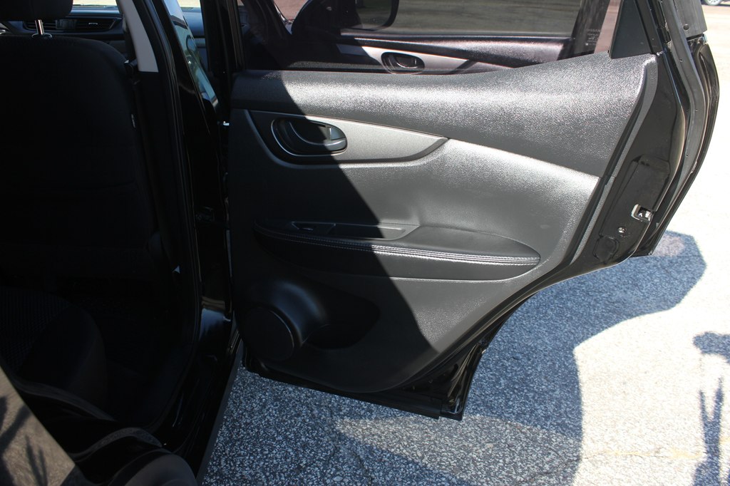 Photo 34 of this NISSAN ROGUE SPORT