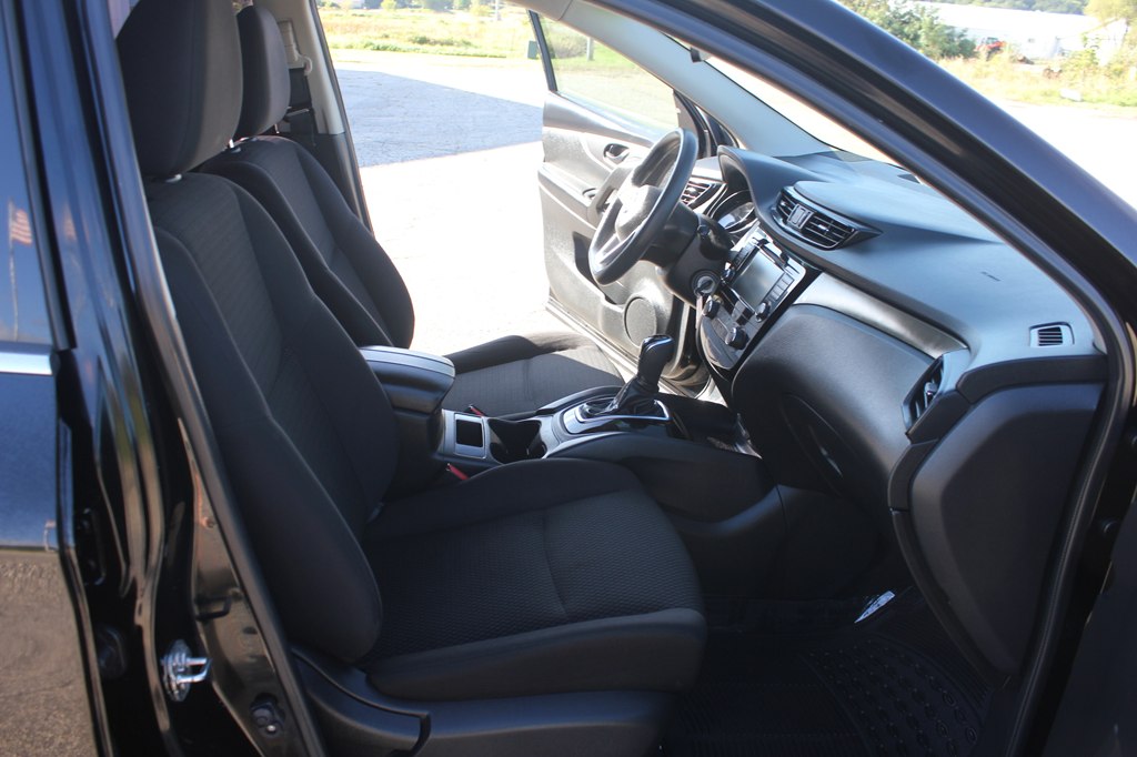 Photo 31 of this NISSAN ROGUE SPORT