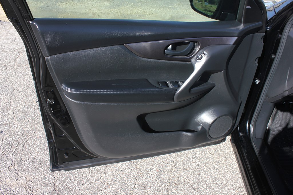 Photo 26 of this NISSAN ROGUE SPORT
