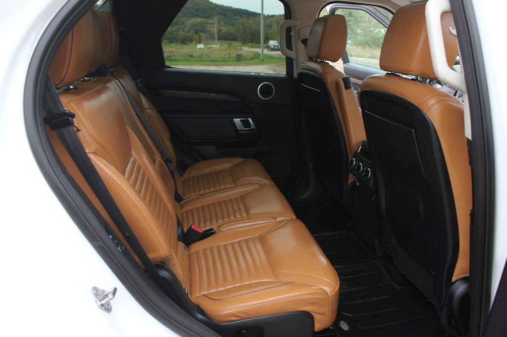 Photo 38 of this LAND ROVER DISCOVERY
