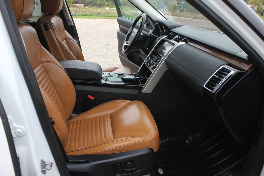 Photo 34 of this LAND ROVER DISCOVERY