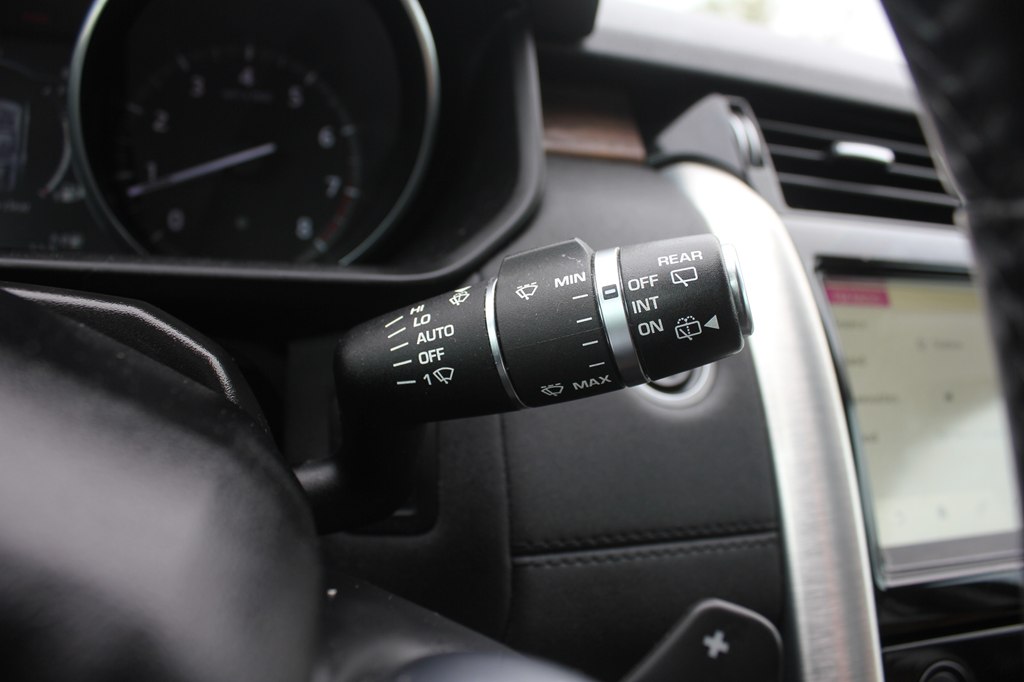 Photo 15 of this LAND ROVER DISCOVERY