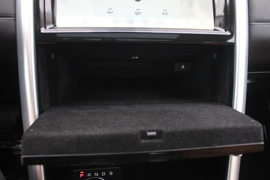 Photo 19 of this LAND ROVER DISCOVERY
