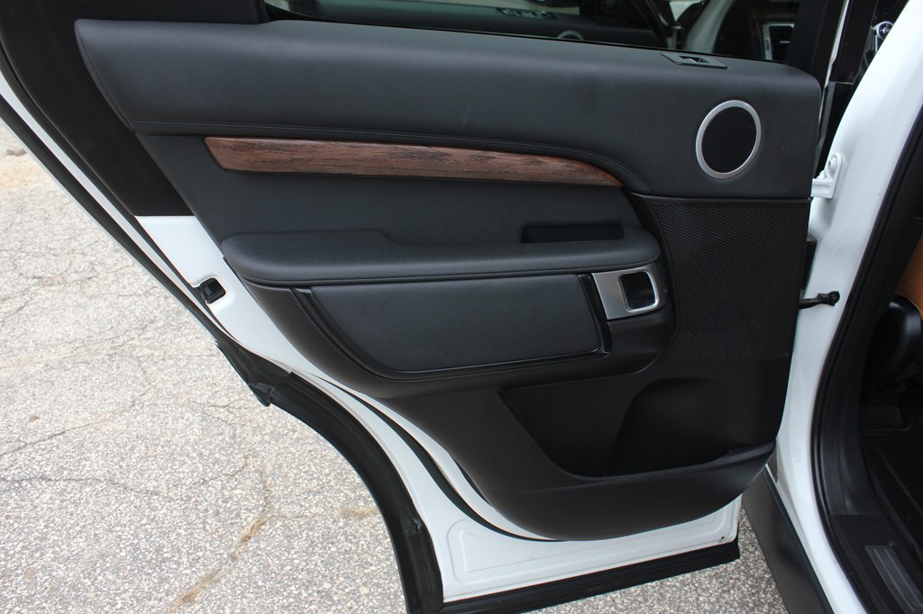 Photo 41 of this LAND ROVER DISCOVERY