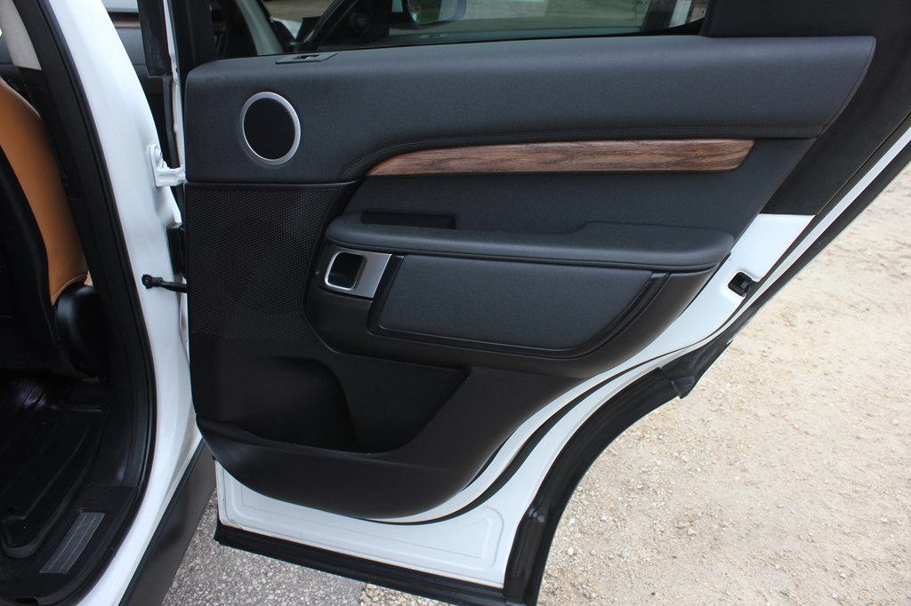 Photo 37 of this LAND ROVER DISCOVERY