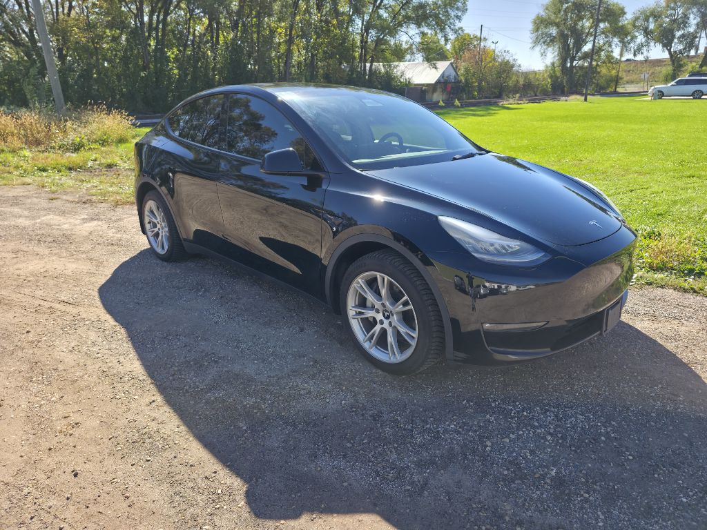 Photo 3 of this TESLA MODEL Y