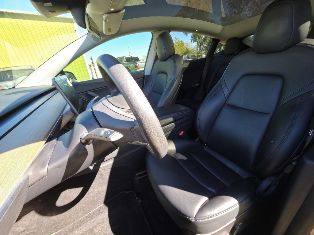 Photo 7 of this TESLA MODEL Y