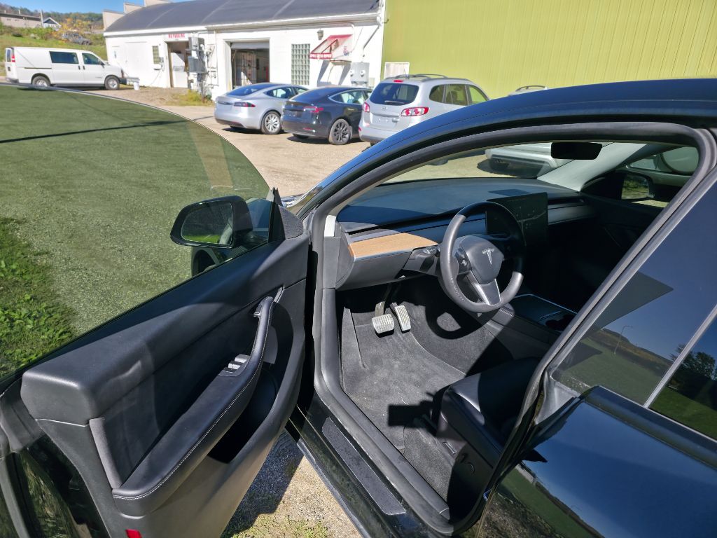 Photo 8 of this TESLA MODEL Y