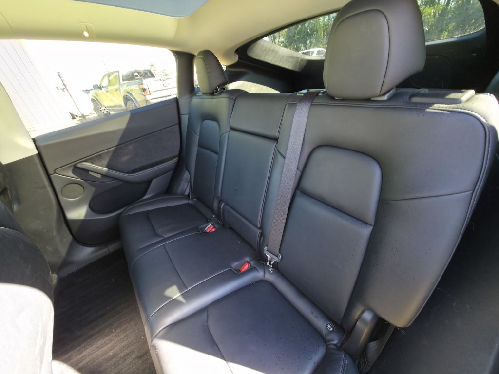 Photo 11 of this TESLA MODEL Y