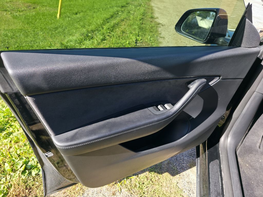 Photo 9 of this TESLA MODEL Y