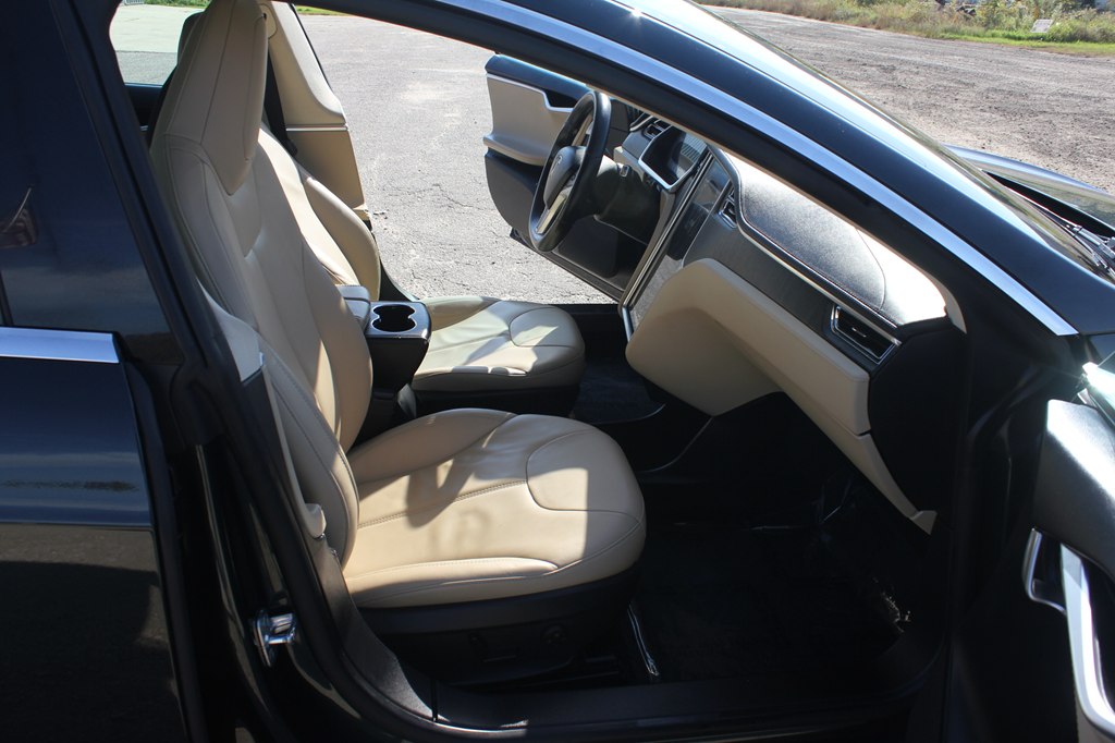 Photo 31 of this TESLA MODEL S