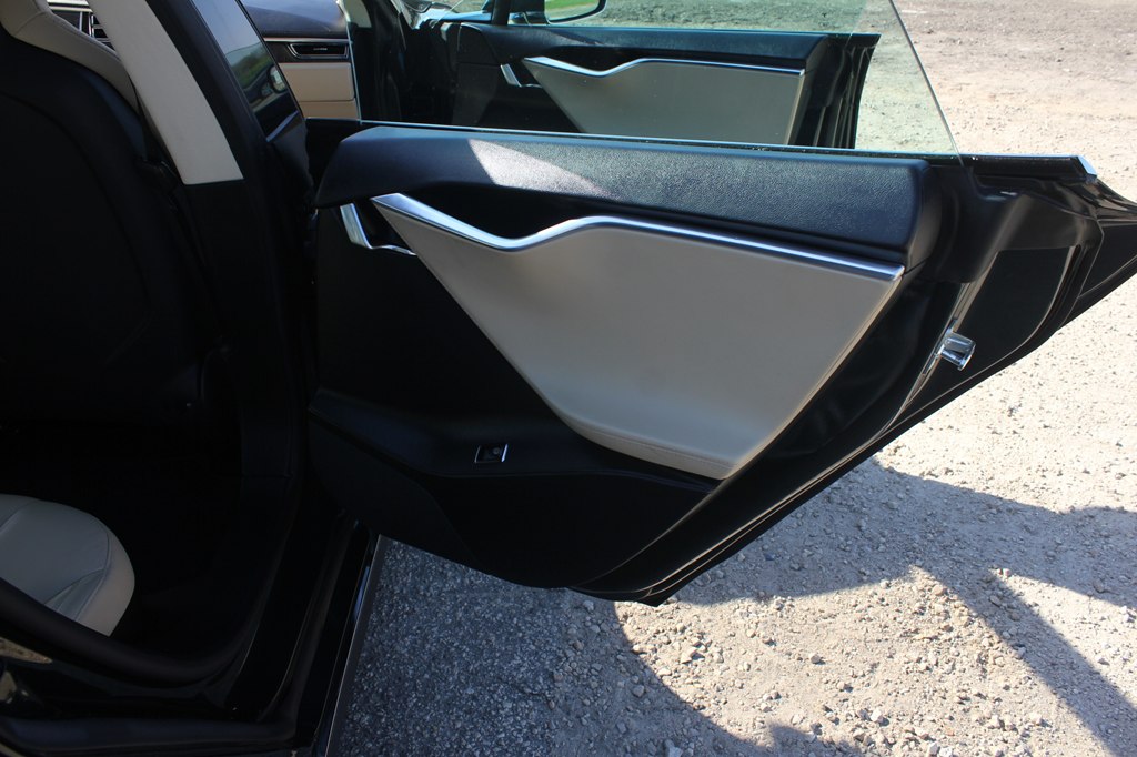 Photo 34 of this TESLA MODEL S