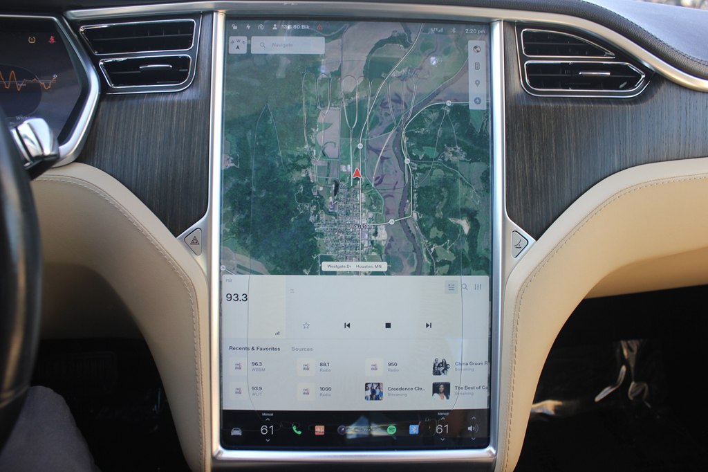 Photo 17 of this TESLA MODEL S
