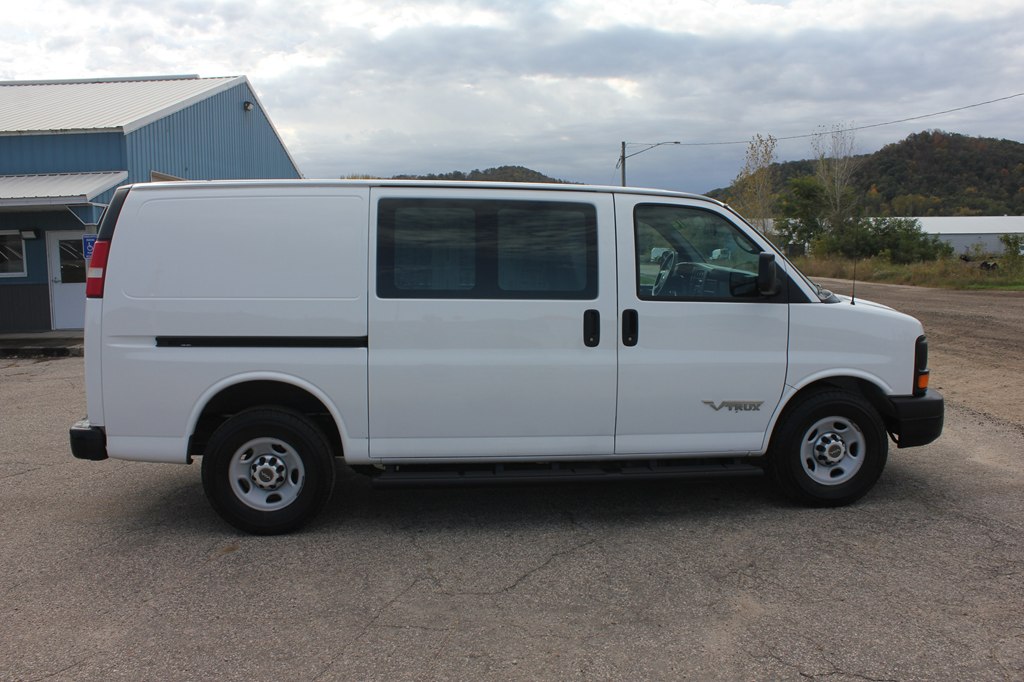 Photo 4 of this CHEVROLET EXPRESS