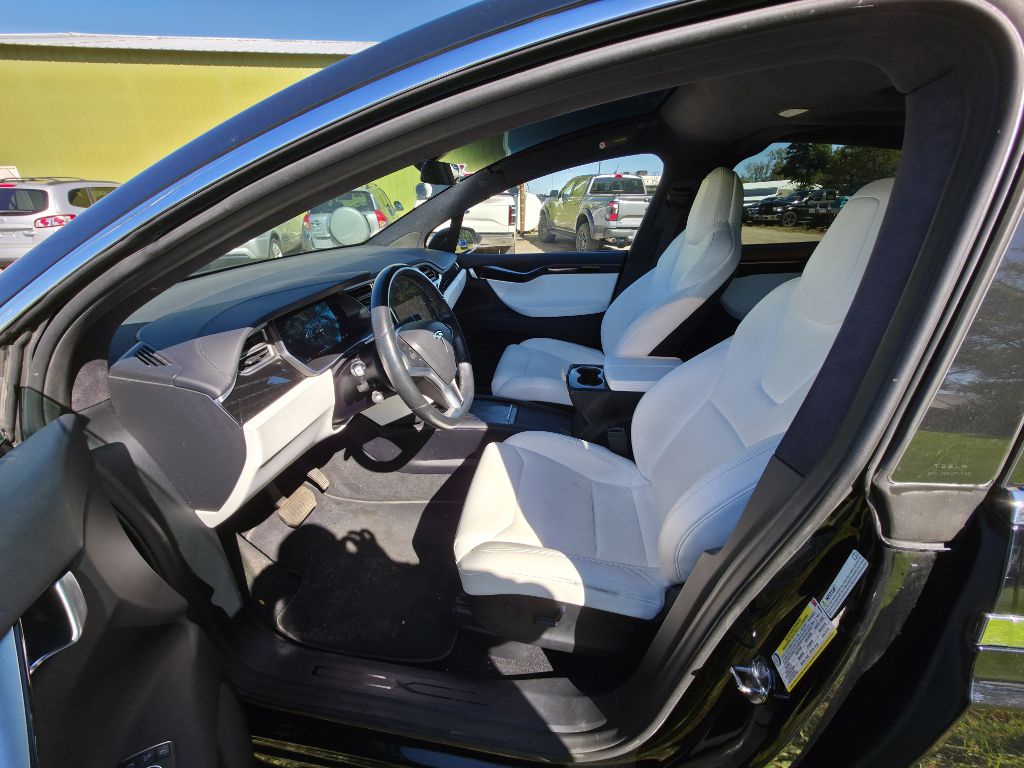 Photo 7 of this TESLA MODEL X