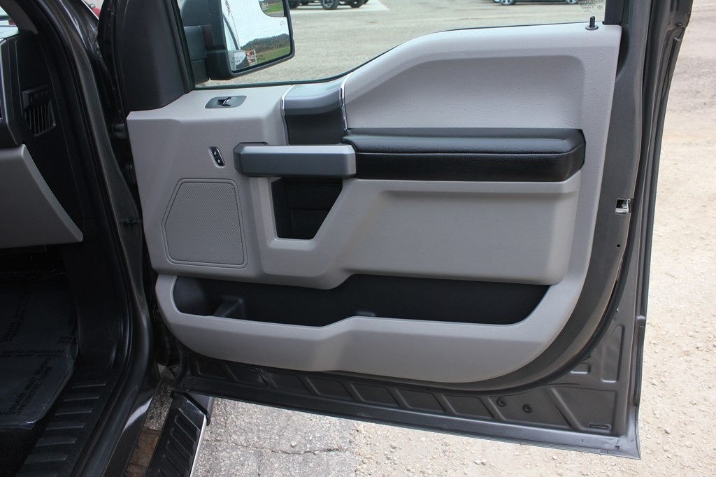 Photo 30 of this FORD F-150