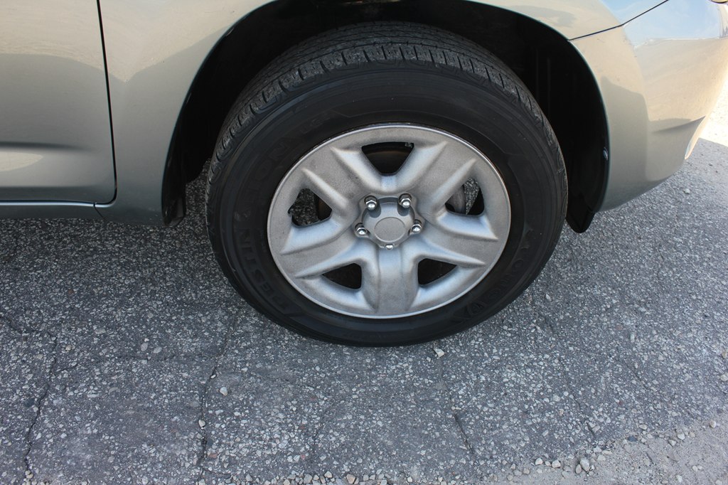 Photo 48 of this TOYOTA RAV4