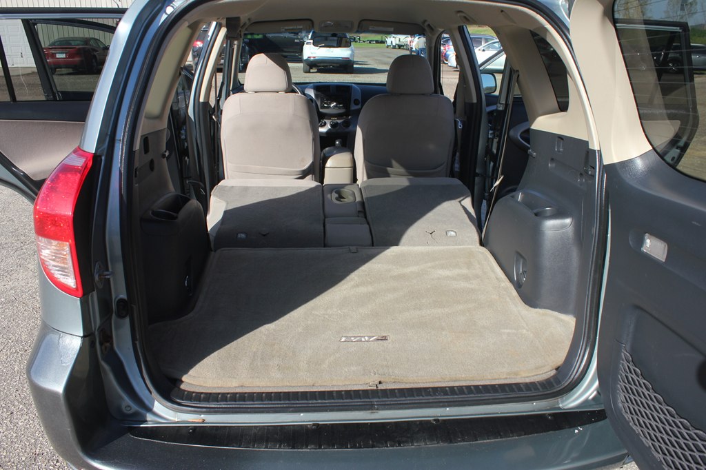 Photo 36 of this TOYOTA RAV4