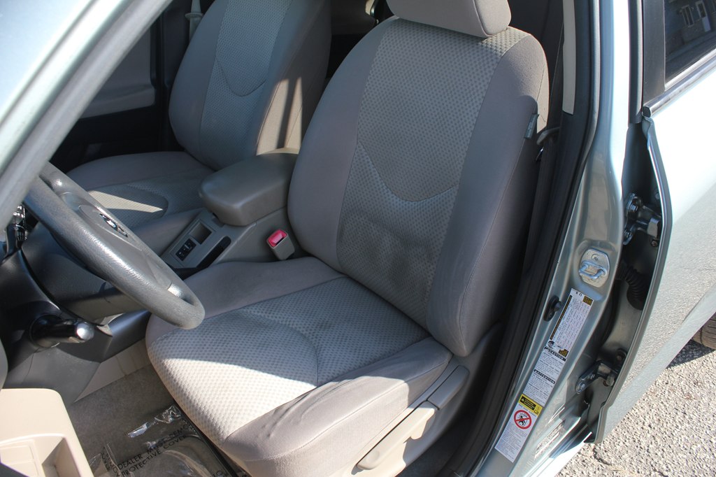 Photo 26 of this TOYOTA RAV4